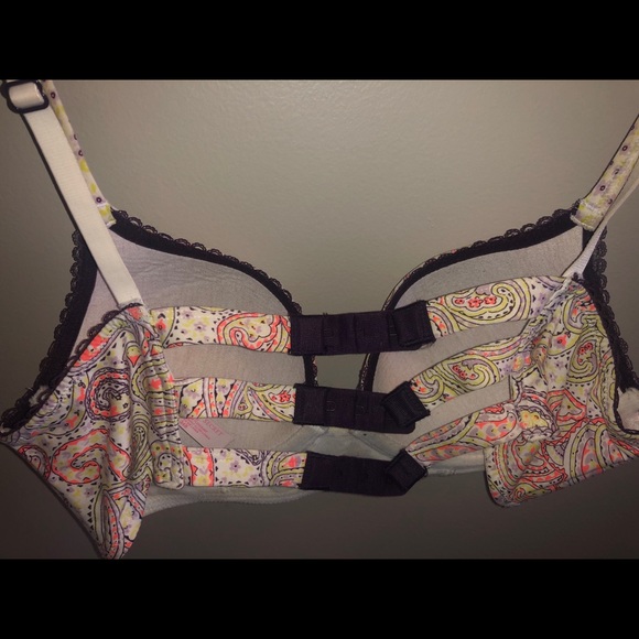 Victoria secret plunge padded bra - Picture 2 of 5